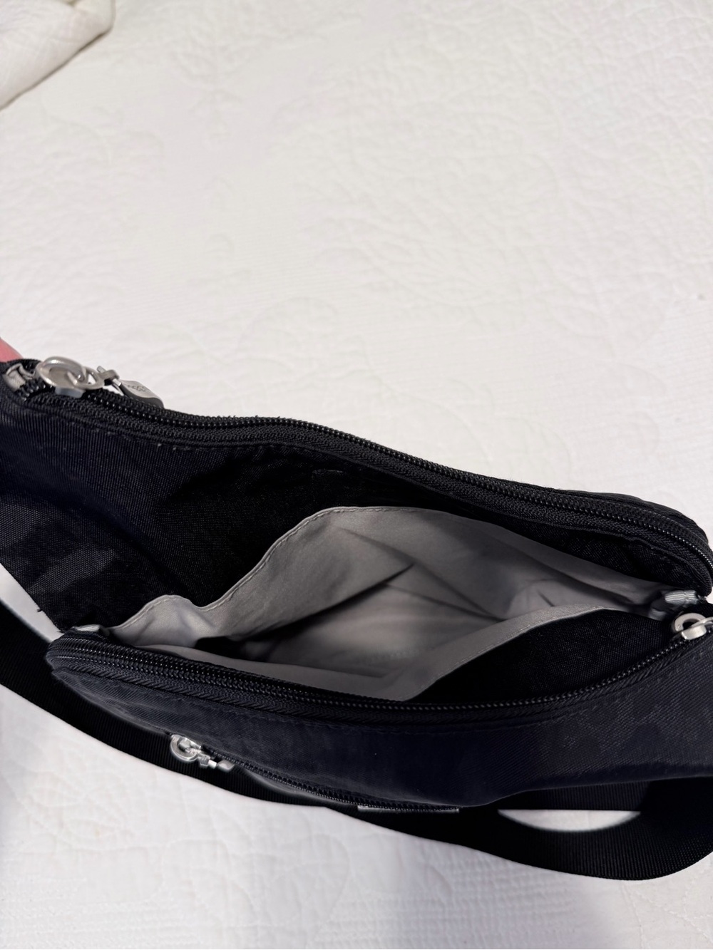 Baggallini Black Cheetah Bag - Picture 6 of 8